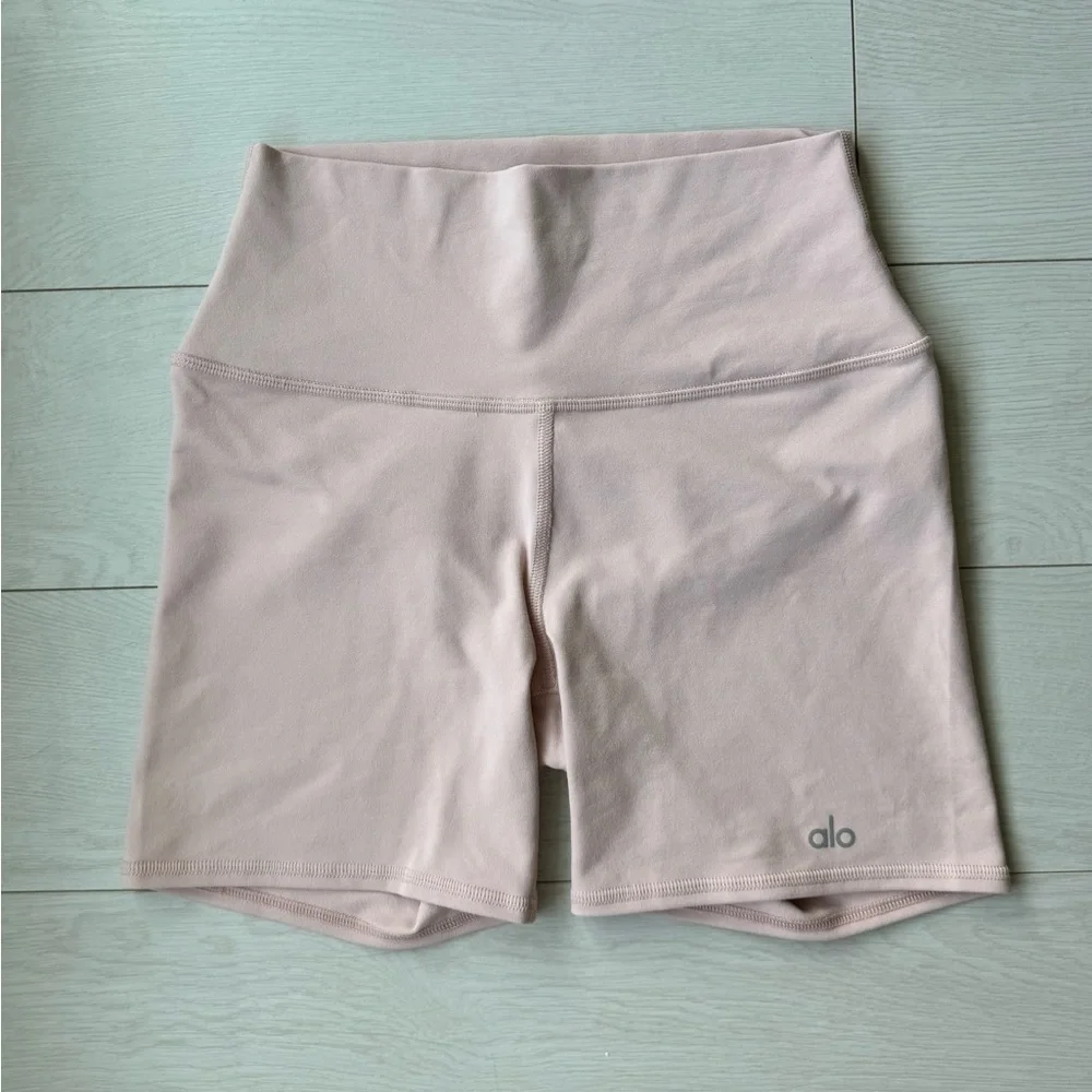 ALO Yoga 5" Airbrush High-Waist Biker Short Pink Quartz US S - Picture 3 of 9